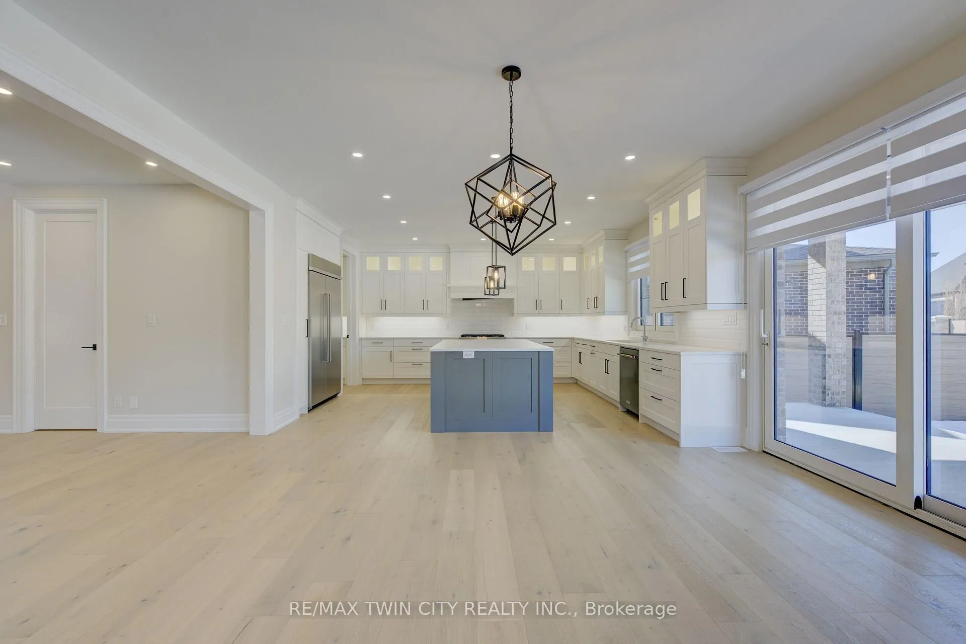 Photo 12 of 47 Pioneer Ridge Drive, Kitchener, Pioneer Tower West — HOMEH