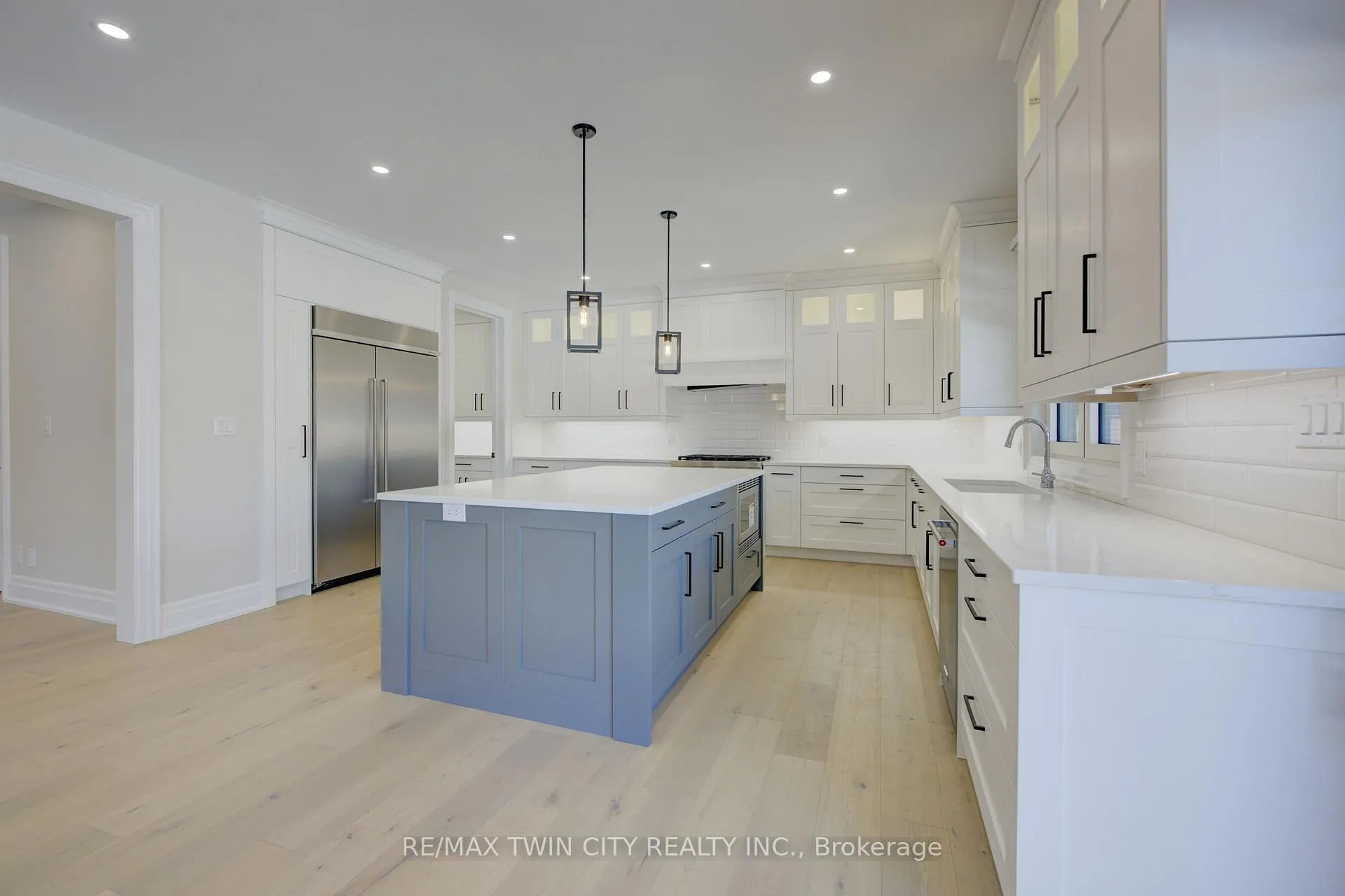 Photo 13 of 47 Pioneer Ridge Drive, Kitchener, Pioneer Tower West — HOMEH