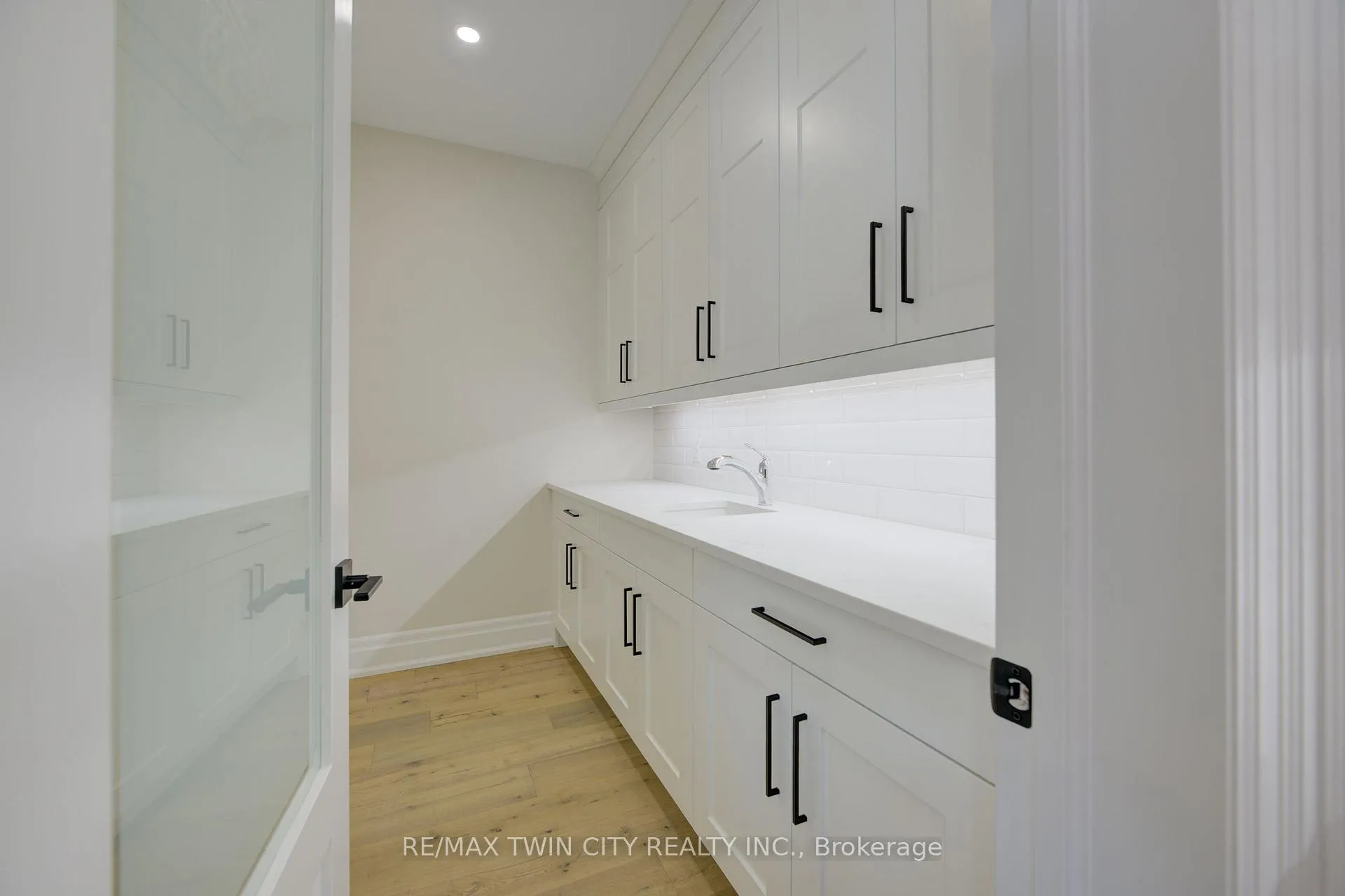 Photo 16 of 47 Pioneer Ridge Drive, Kitchener, Pioneer Tower West — HOMEH