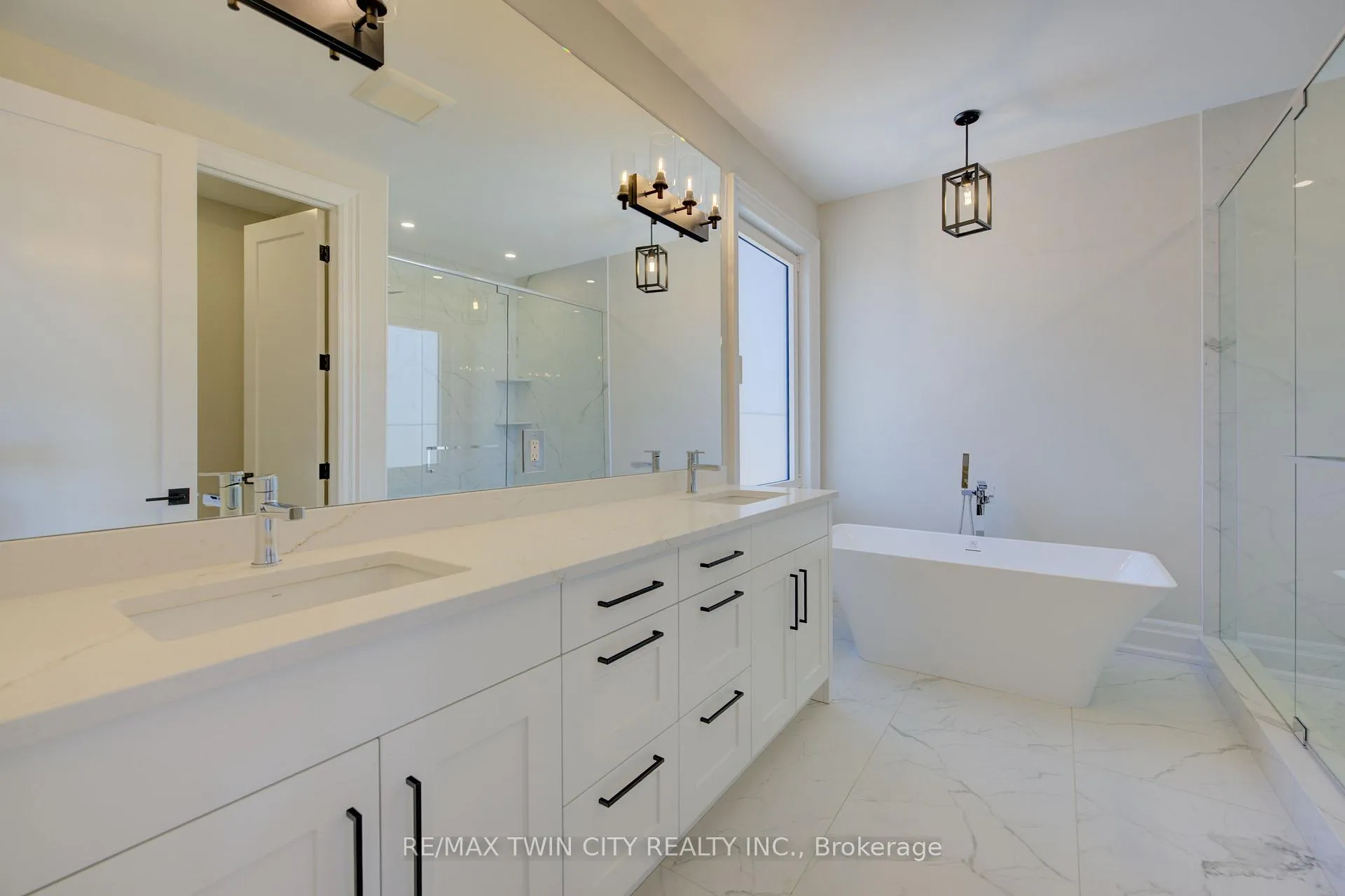 Photo 19 of 47 Pioneer Ridge Drive, Kitchener, Pioneer Tower West — HOMEH