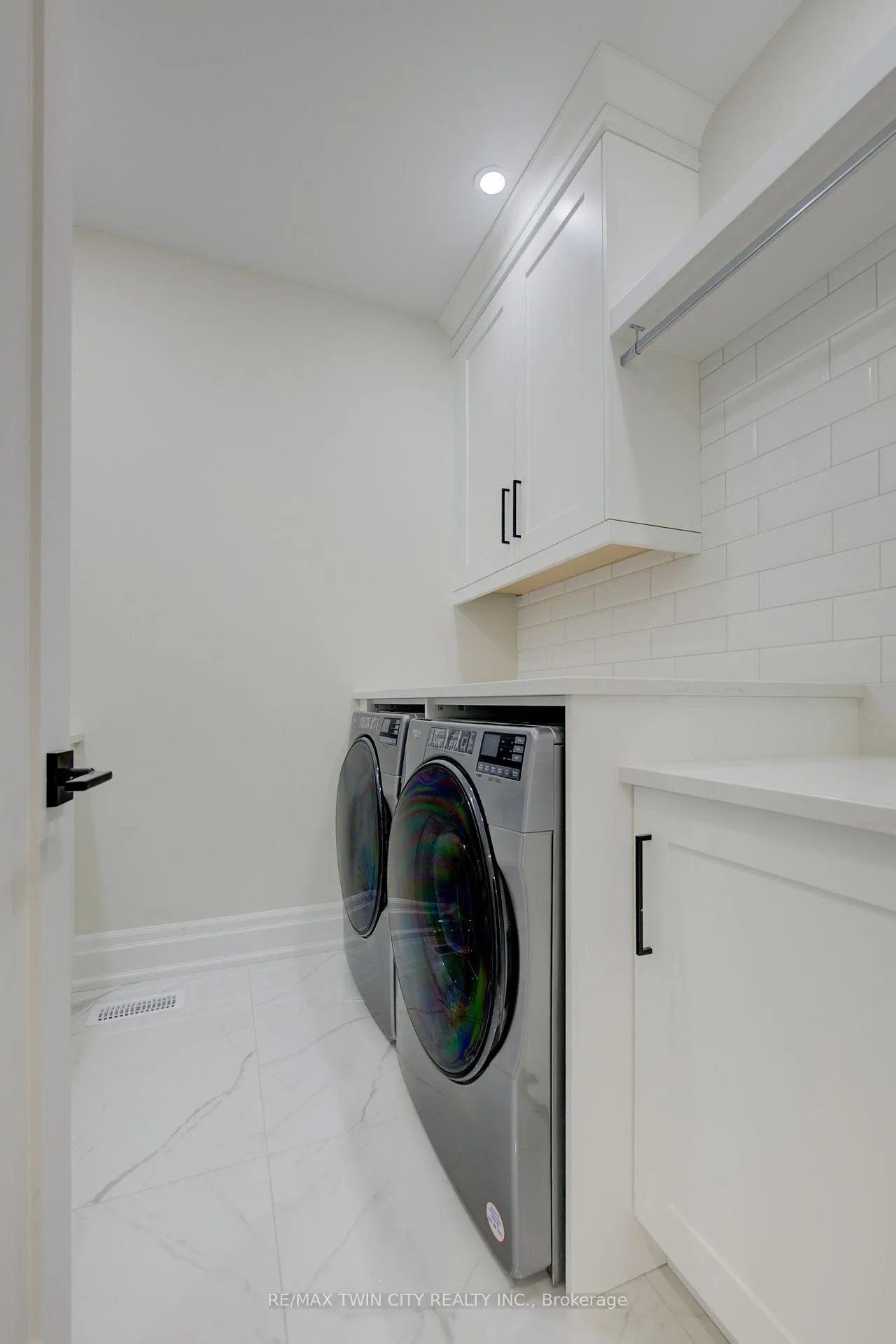 Photo 24 of 47 Pioneer Ridge Drive, Kitchener, Pioneer Tower West — HOMEH