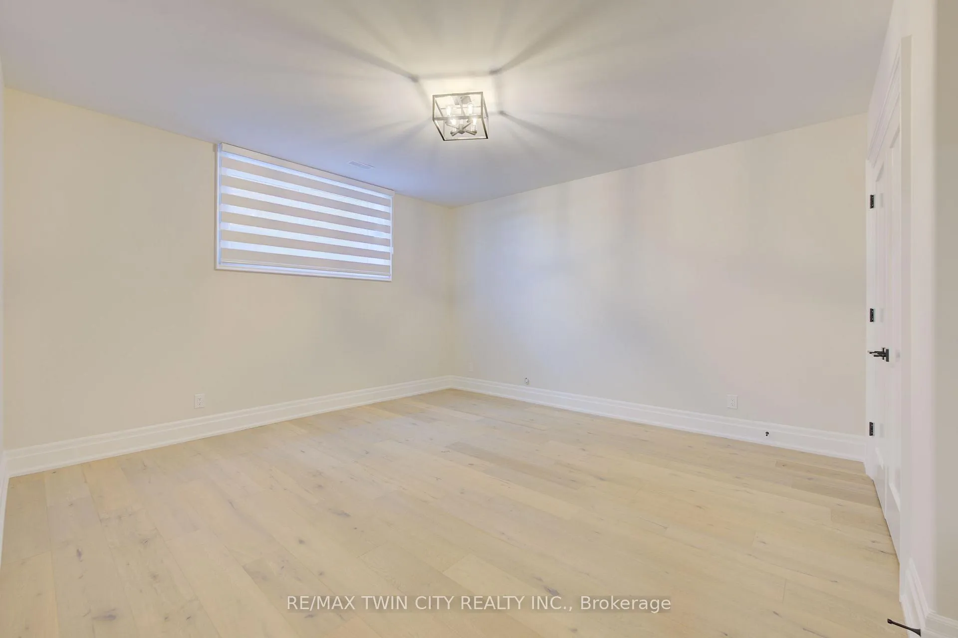 Photo 32 of 47 Pioneer Ridge Drive, Kitchener, Pioneer Tower West — HOMEH