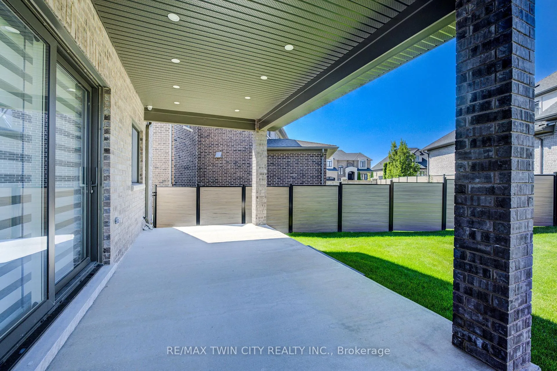Photo 36 of 47 Pioneer Ridge Drive, Kitchener, Pioneer Tower West — HOMEH