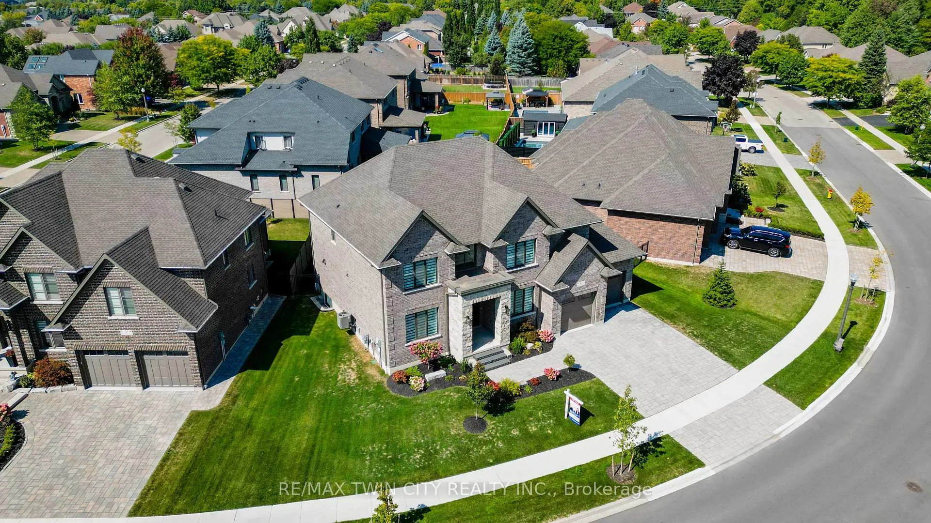 Photo 39 of 47 Pioneer Ridge Drive, Kitchener, Pioneer Tower West — HOMEH