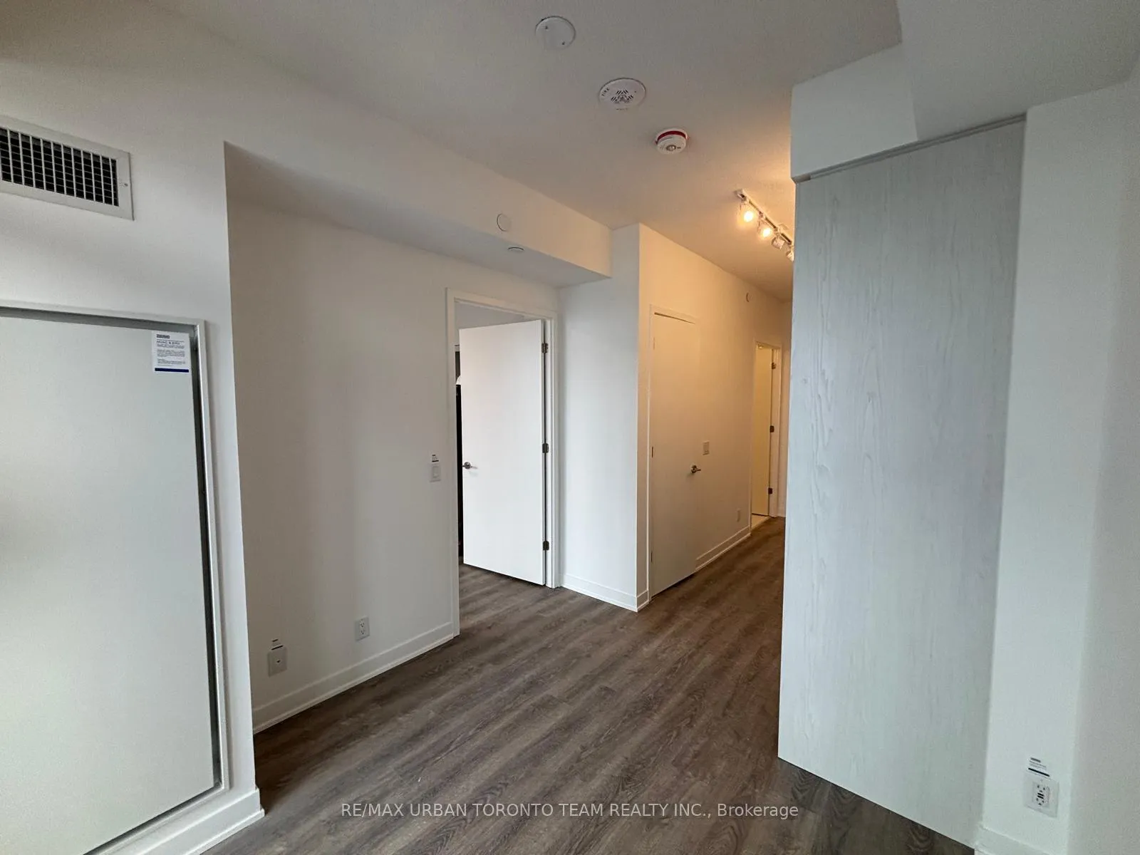Photo 4 of Unit 3302, 180 Front Street E, Toronto, Moss Park — HOMEH