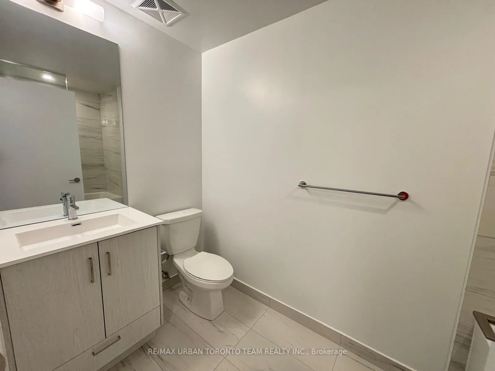 Photo 8 of Unit 3302, 180 Front Street E, Toronto, Moss Park — HOMEH