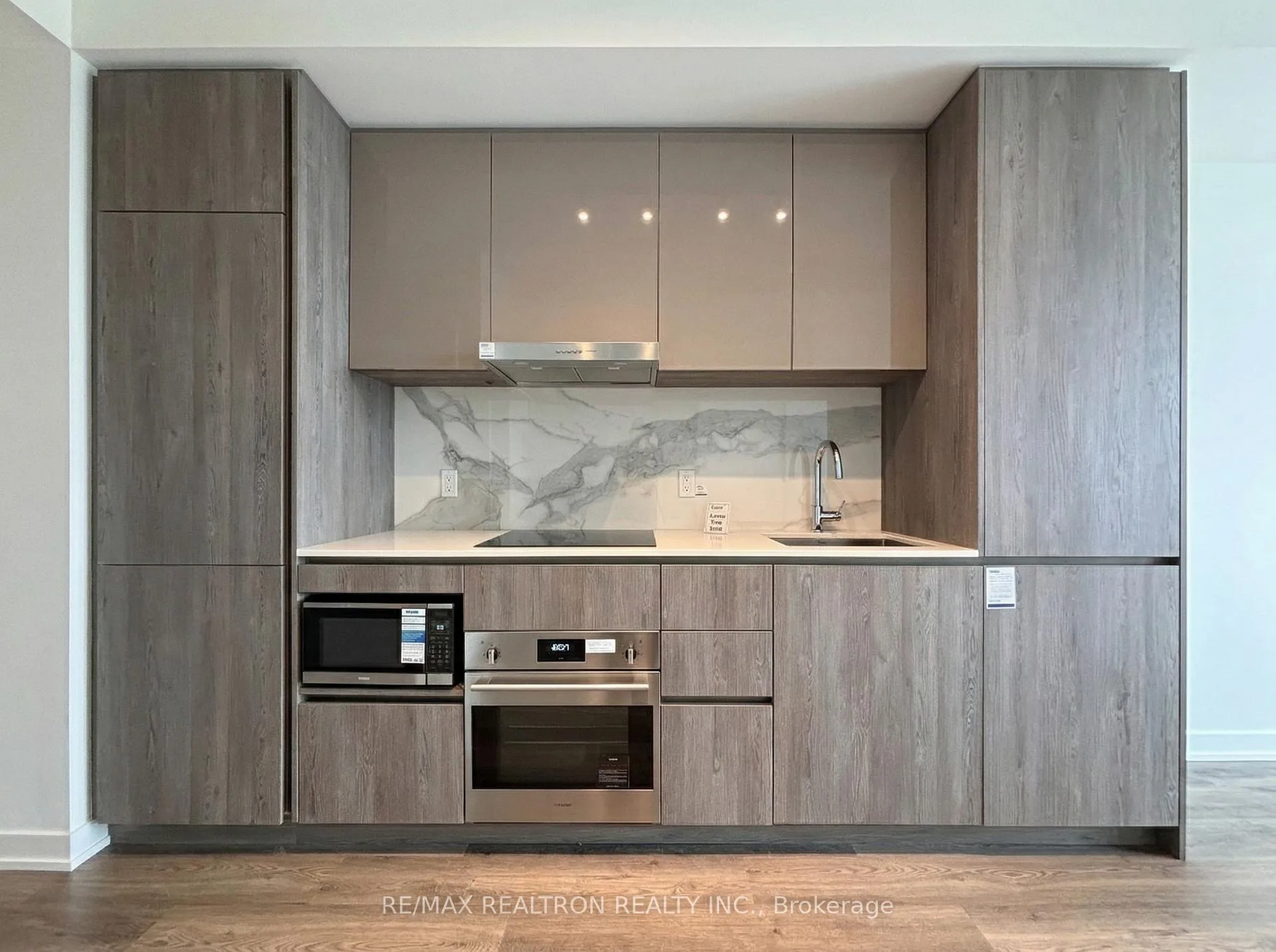 Photo 5 of Unit 1811, 8 Interchange Way, Vaughan, Vaughan Corporate Centre — HOMEH