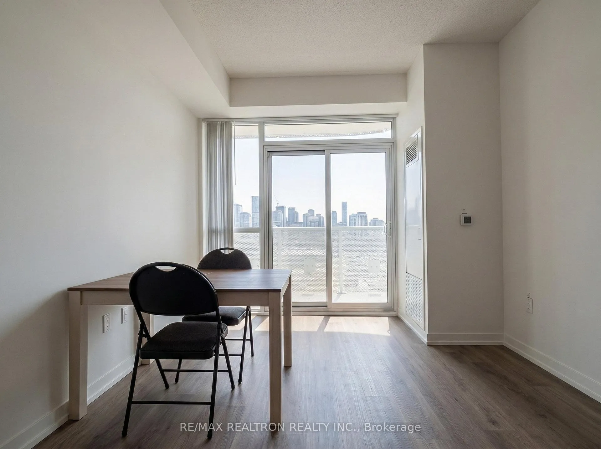 Photo 9 of Unit 1811, 8 Interchange Way, Vaughan, Vaughan Corporate Centre — HOMEH