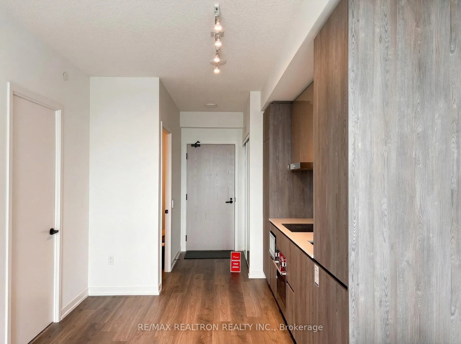 Photo 10 of Unit 1811, 8 Interchange Way, Vaughan, Vaughan Corporate Centre — HOMEH
