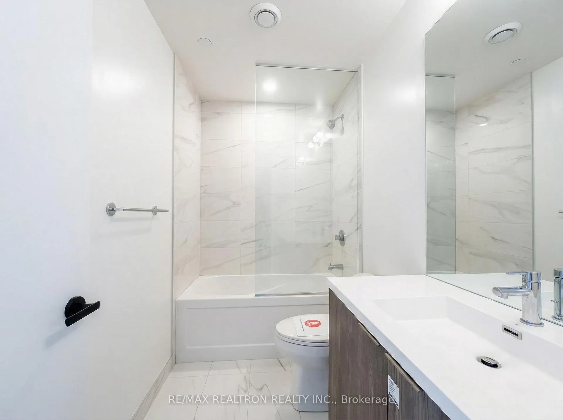 Photo 11 of Unit 1811, 8 Interchange Way, Vaughan, Vaughan Corporate Centre — HOMEH