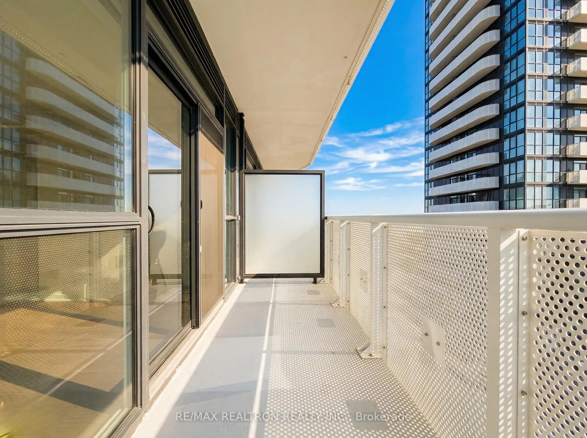 Photo 13 of Unit 1811, 8 Interchange Way, Vaughan, Vaughan Corporate Centre — HOMEH