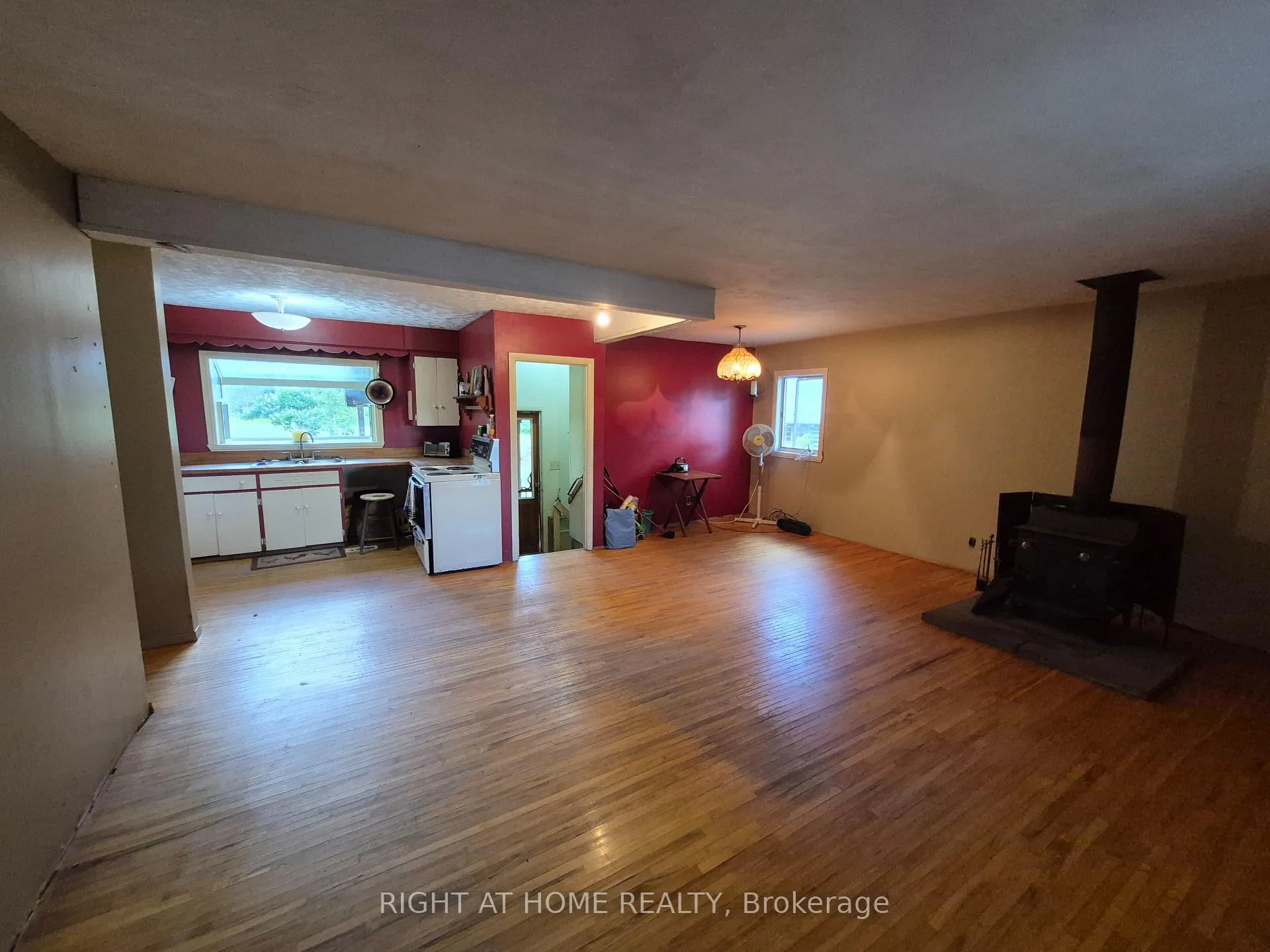 Photo 2 of 326 Calabogie Road, McNab/Braeside, Mcnab/Braeside Twps — HOMEH