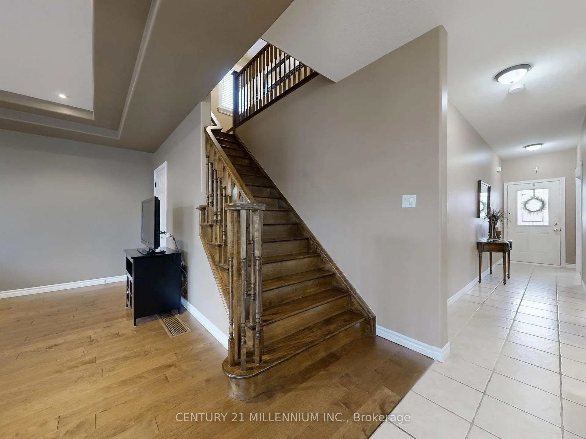 Photo 23 of 56 Irwin Crescent, New Tecumseth, Alliston — HOMEH
