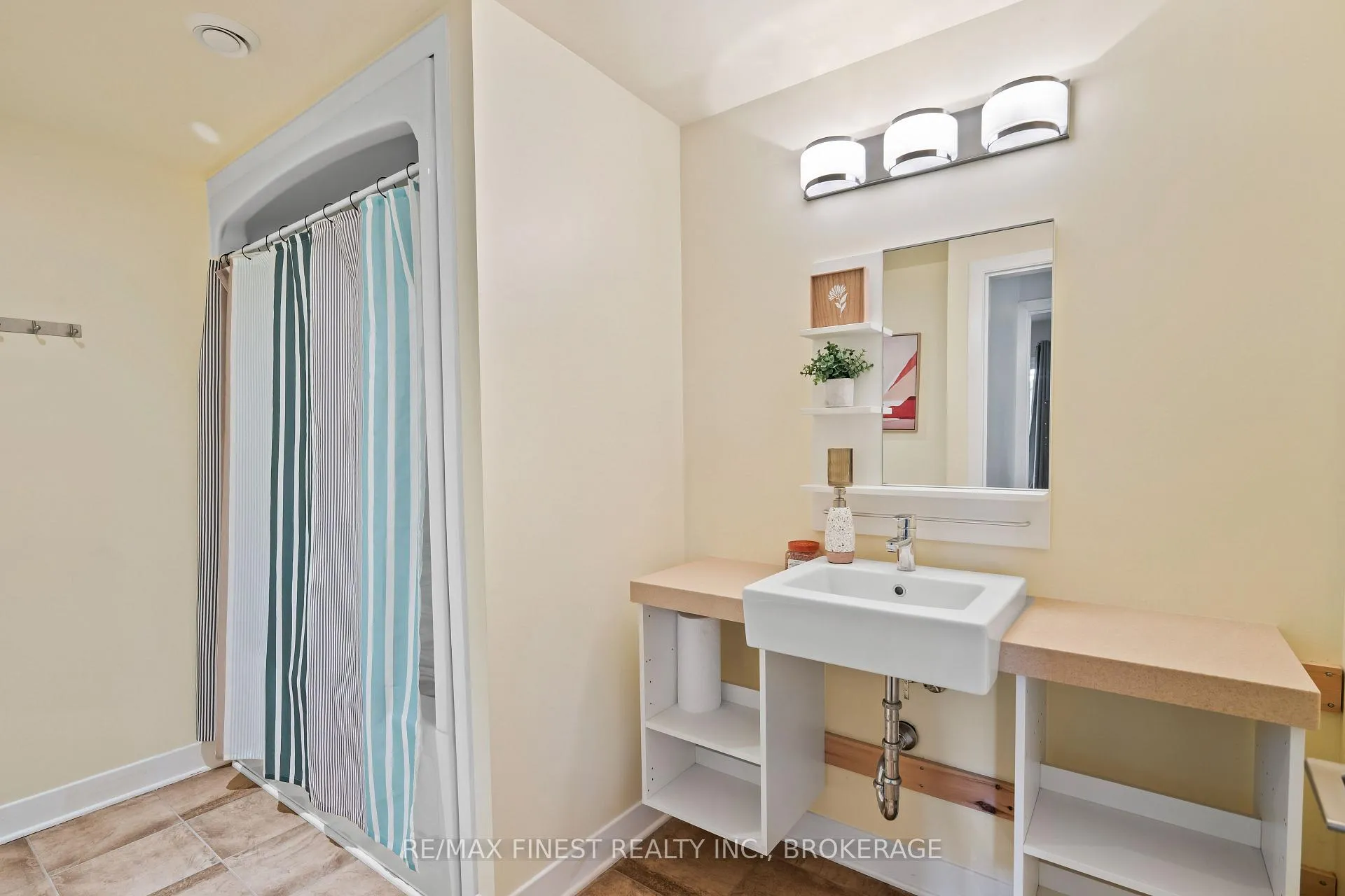 Photo 47 of 2092 Beach Road, Frontenac, Frontenac North — HOMEH