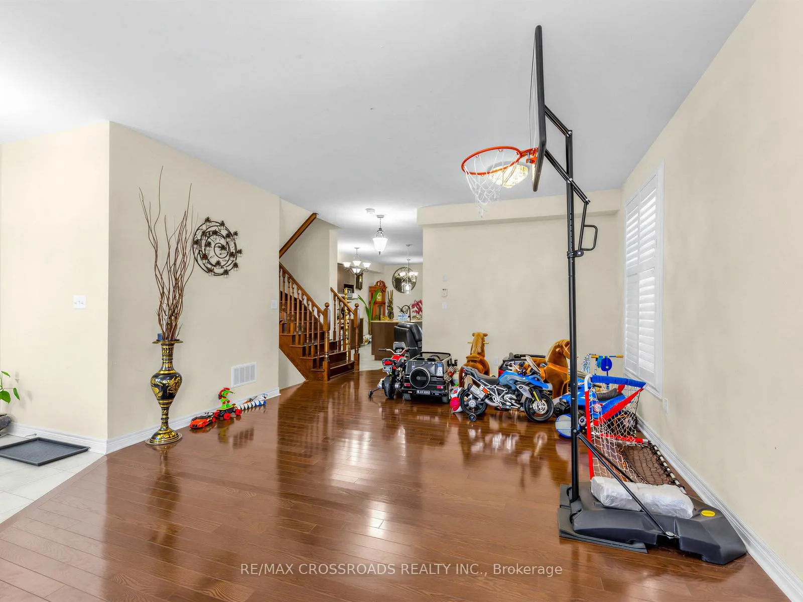 Photo 7 of 9 Rossmore Drive, Markham, Cornell — HOMEH