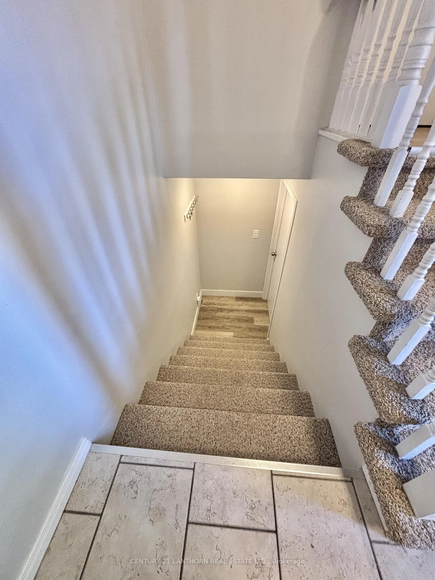 Photo 4 of Unit Lower, 3 1st Avenue, Prince Edward County, Wellington Ward — HOMEH