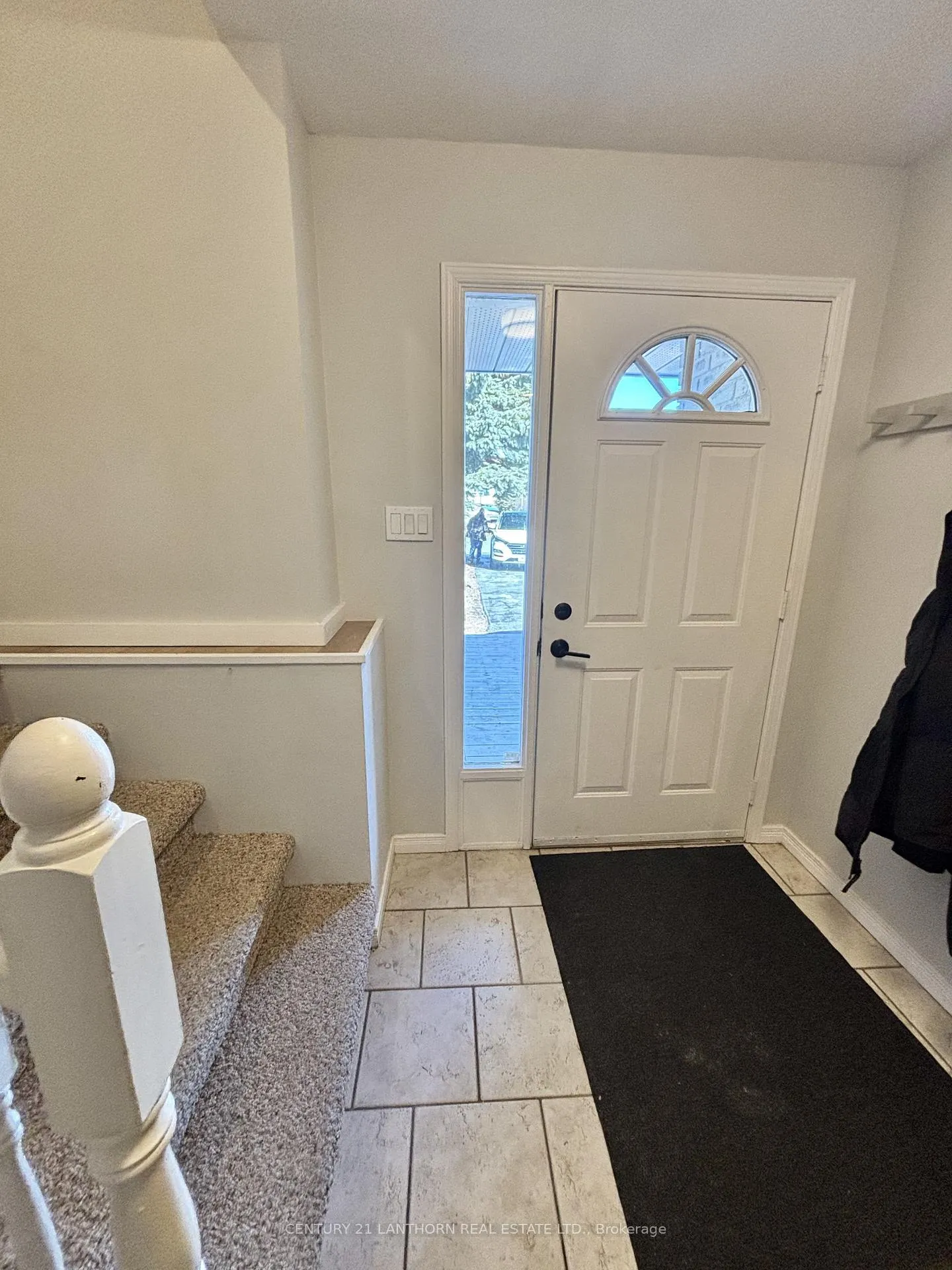Photo 5 of Unit Lower, 3 1st Avenue, Prince Edward County, Wellington Ward — HOMEH