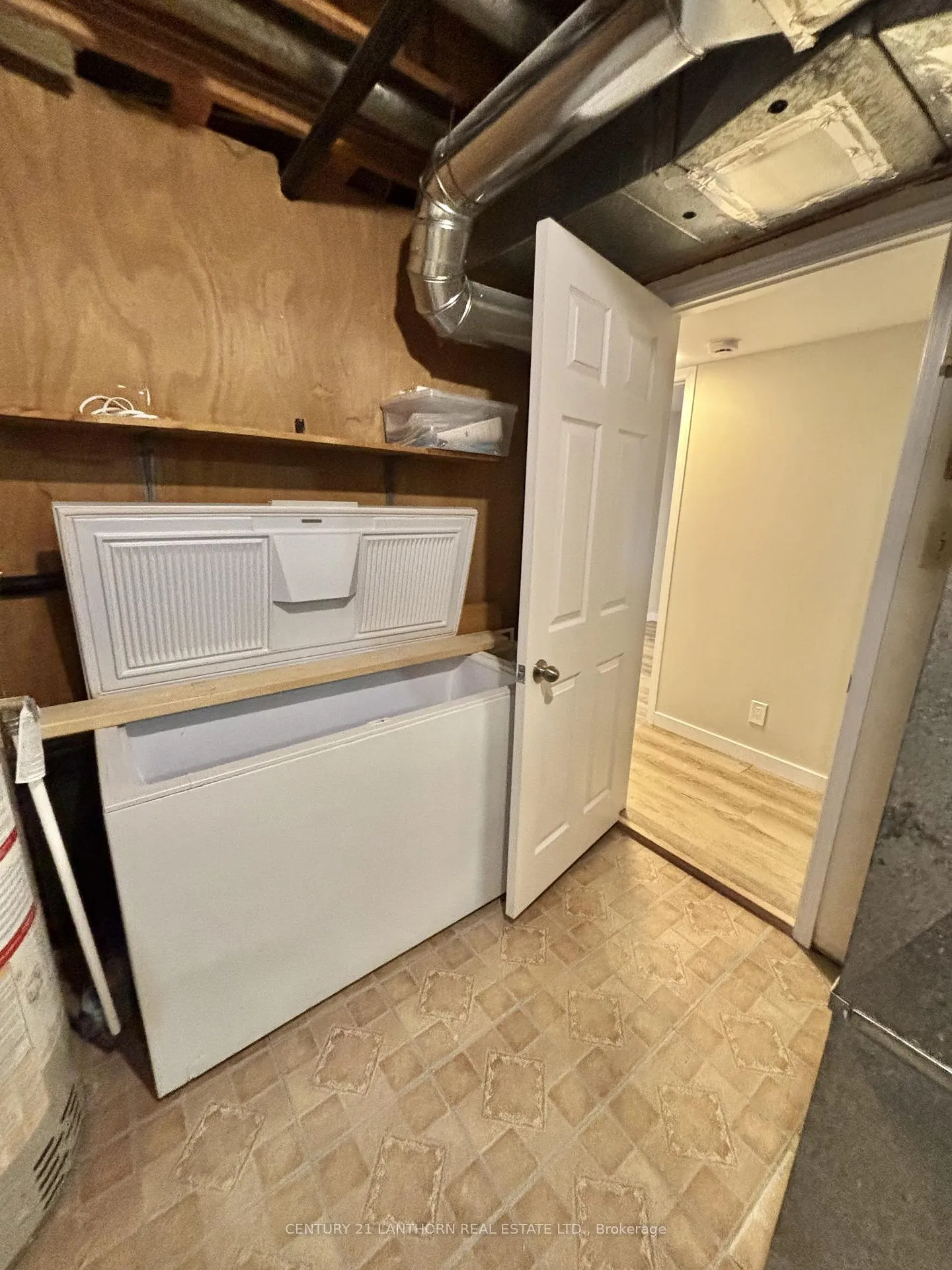 Photo 9 of Unit Lower, 3 1st Avenue, Prince Edward County, Wellington Ward — HOMEH