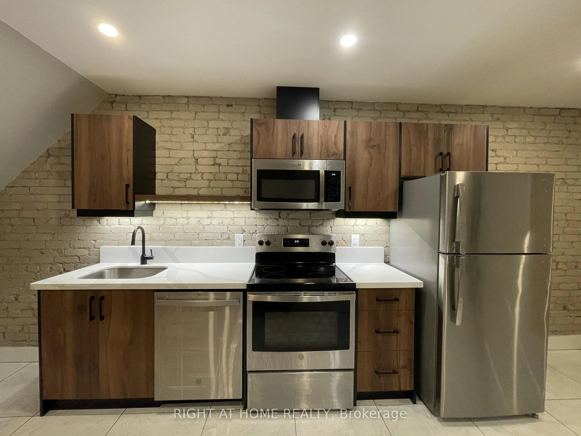 Front of Unit 1, 363 Parkside Drive