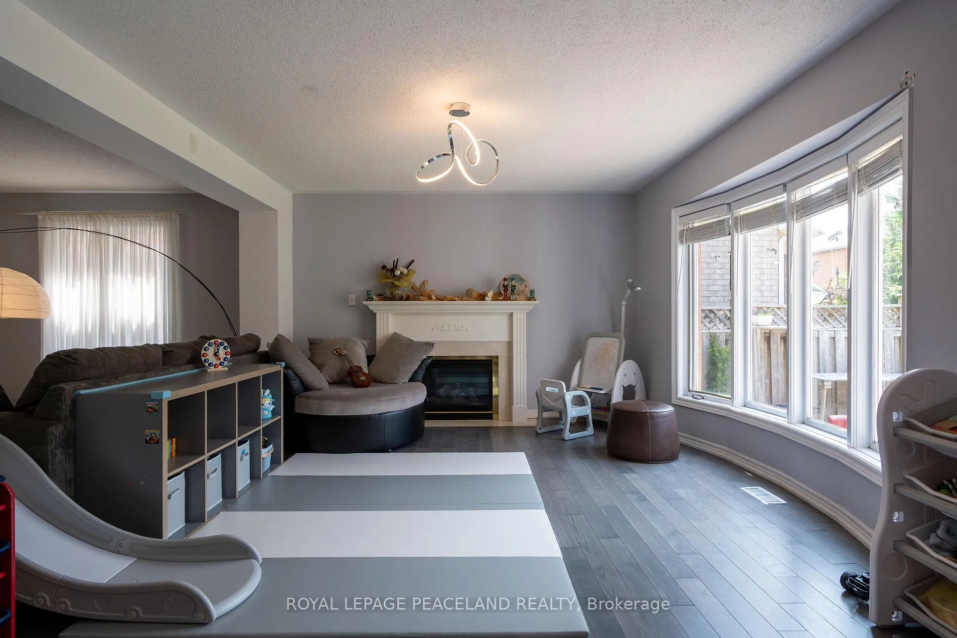 Photo 5 of 107 Quince Crescent, Markham, Rouge River Estates — HOMEH