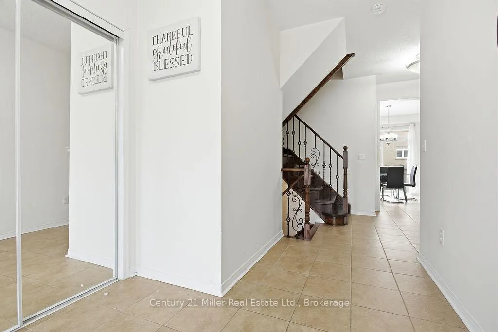 Photo 3 of 4827 Columbus Drive, Burlington, Alton — HOMEH