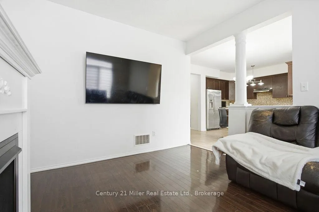 Photo 12 of 4827 Columbus Drive, Burlington, Alton — HOMEH