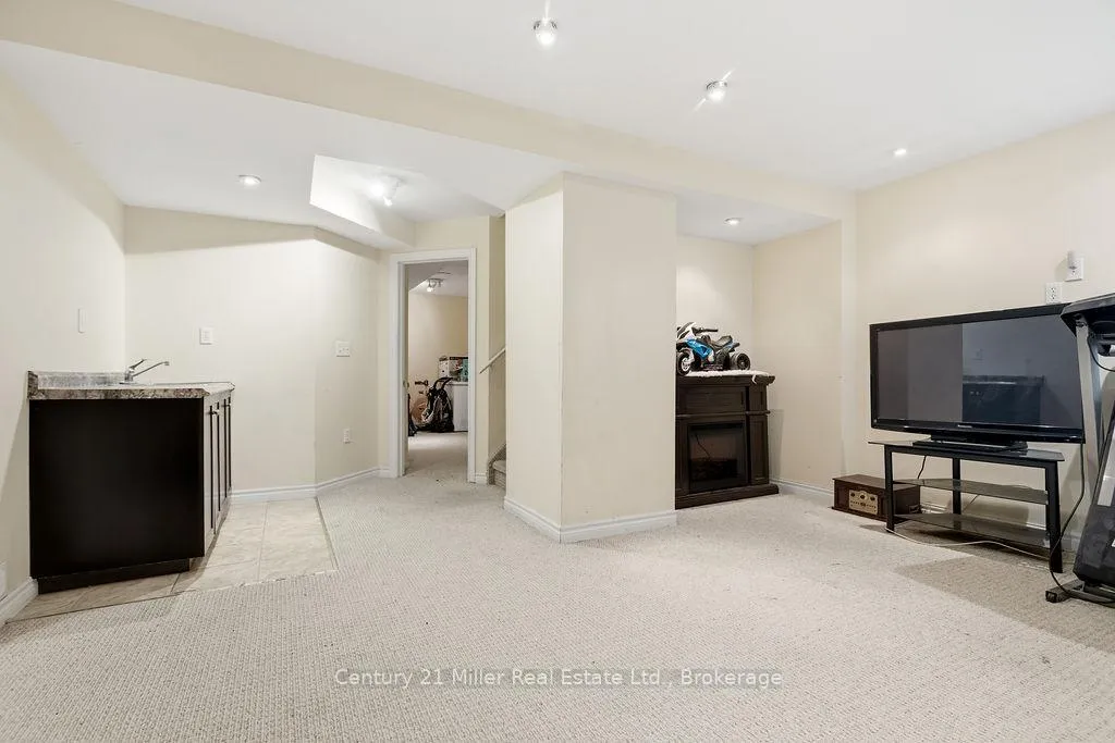 Photo 27 of 4827 Columbus Drive, Burlington, Alton — HOMEH