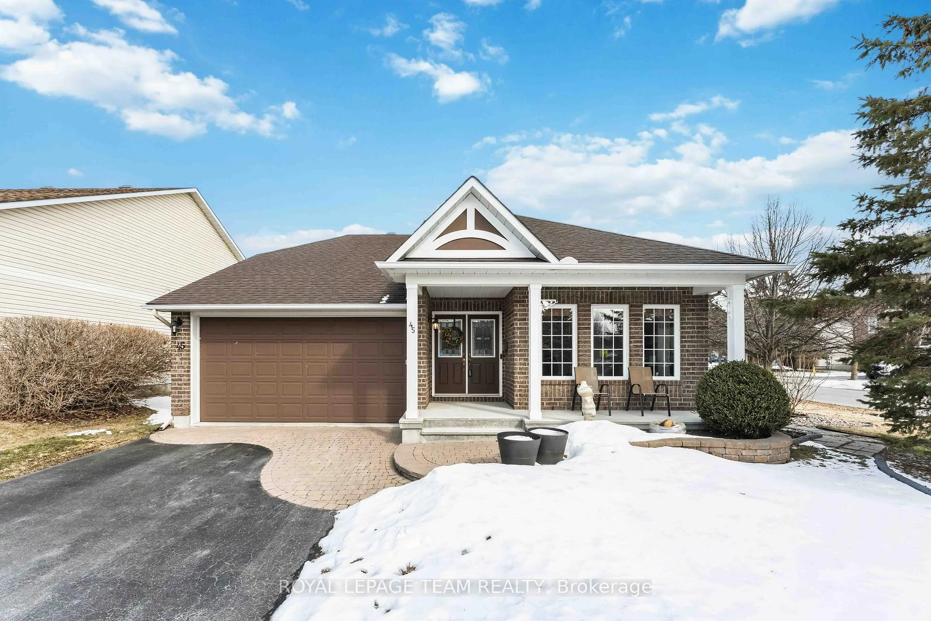 Front of 45 Burnstead Crescent