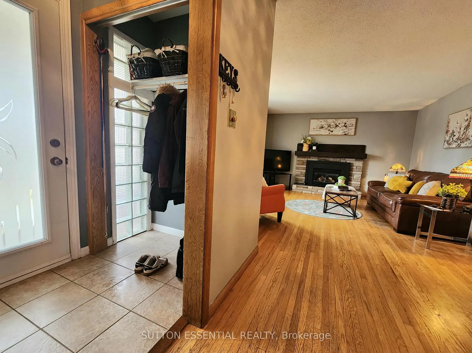 Photo 3 of 142 Manor Drive, Brockville — HOMEH