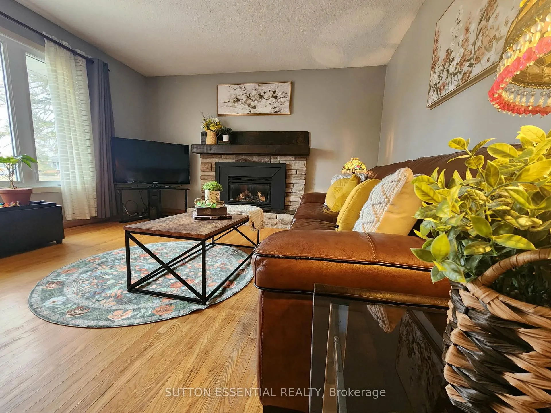 Photo 10 of 142 Manor Drive, Brockville — HOMEH