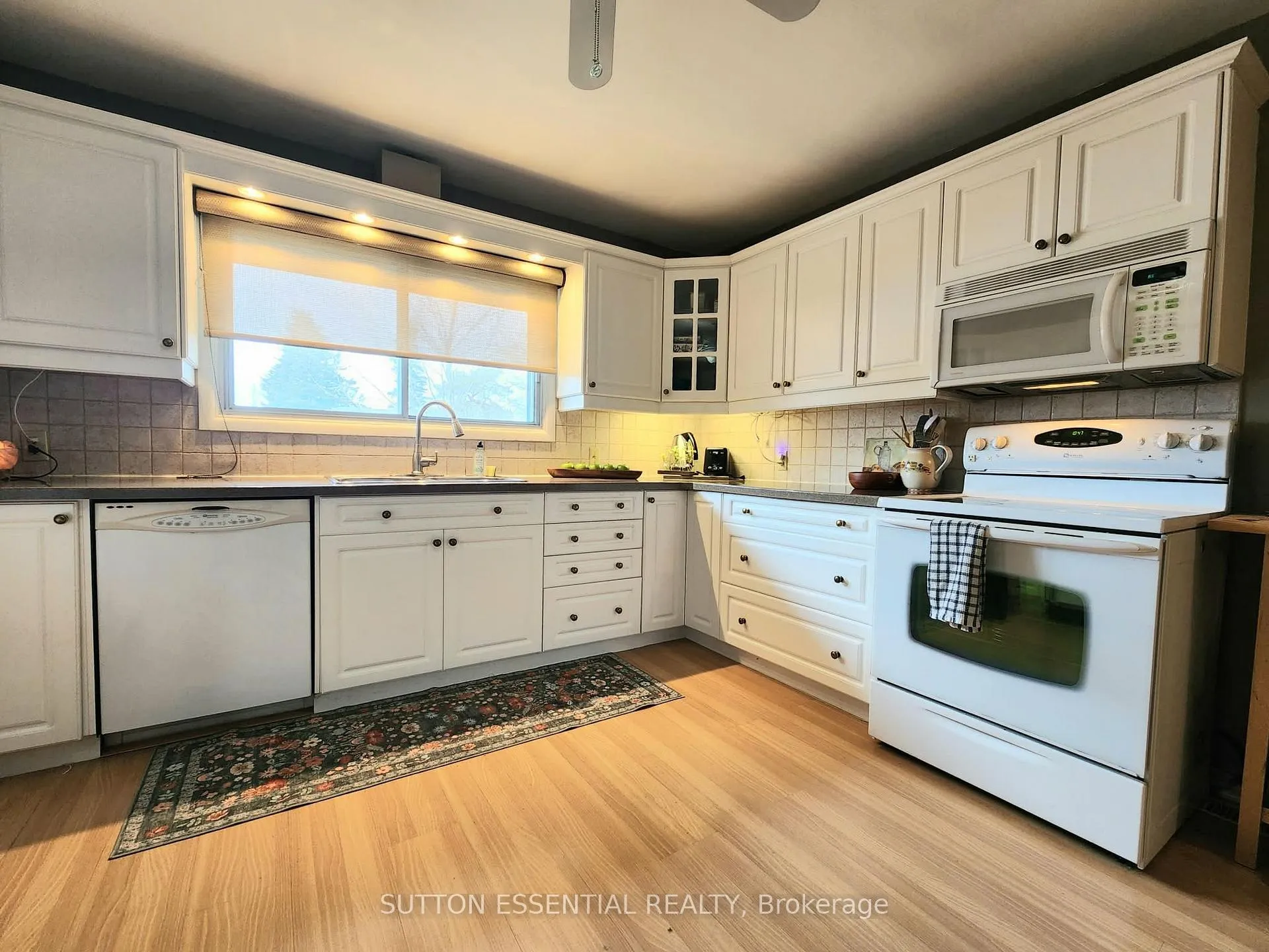 Photo 23 of 142 Manor Drive, Brockville — HOMEH