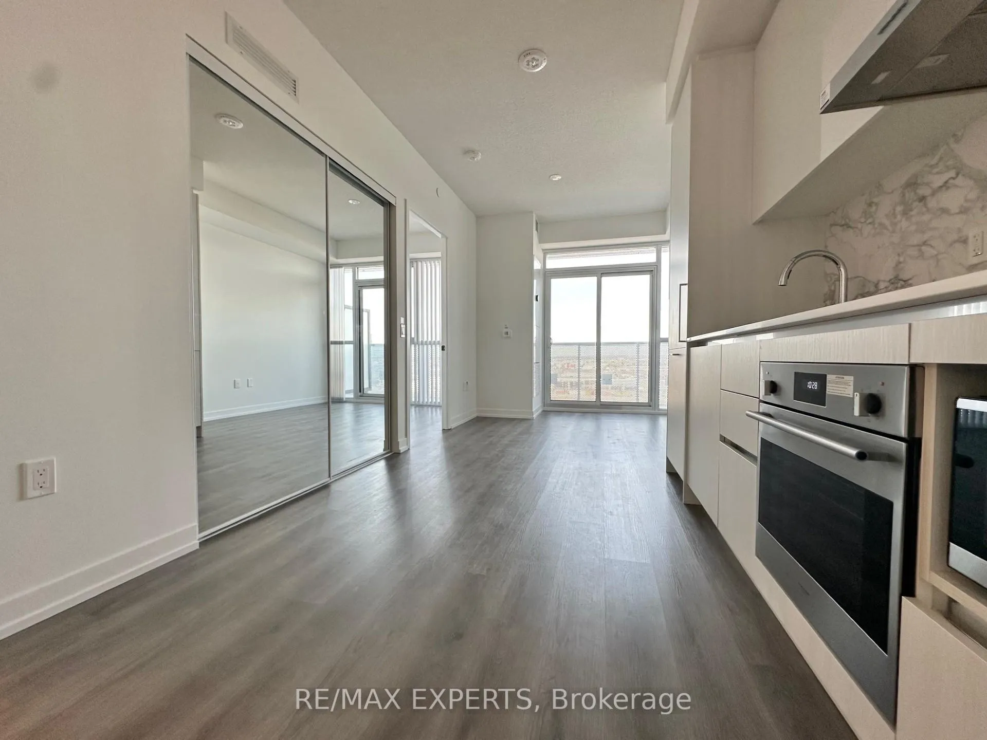 Photo 4 of Unit 1010, 225 Commerce Street, Vaughan, Vaughan Corporate Centre — HOMEH