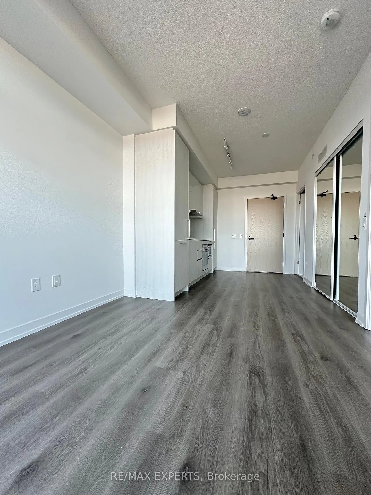 Photo 5 of Unit 1010, 225 Commerce Street, Vaughan, Vaughan Corporate Centre — HOMEH