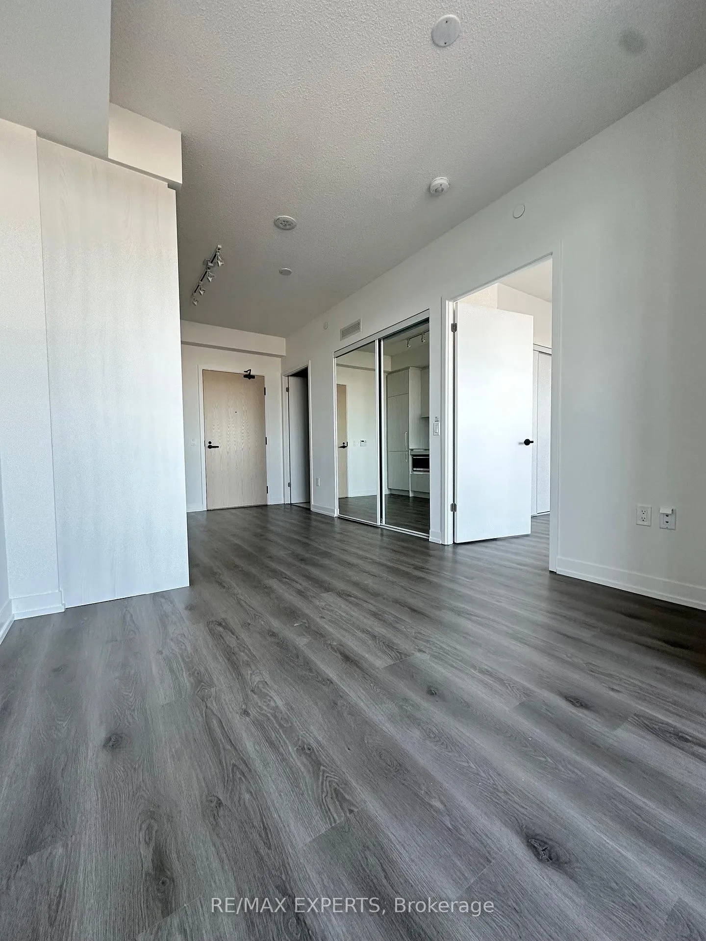 Photo 6 of Unit 1010, 225 Commerce Street, Vaughan, Vaughan Corporate Centre — HOMEH