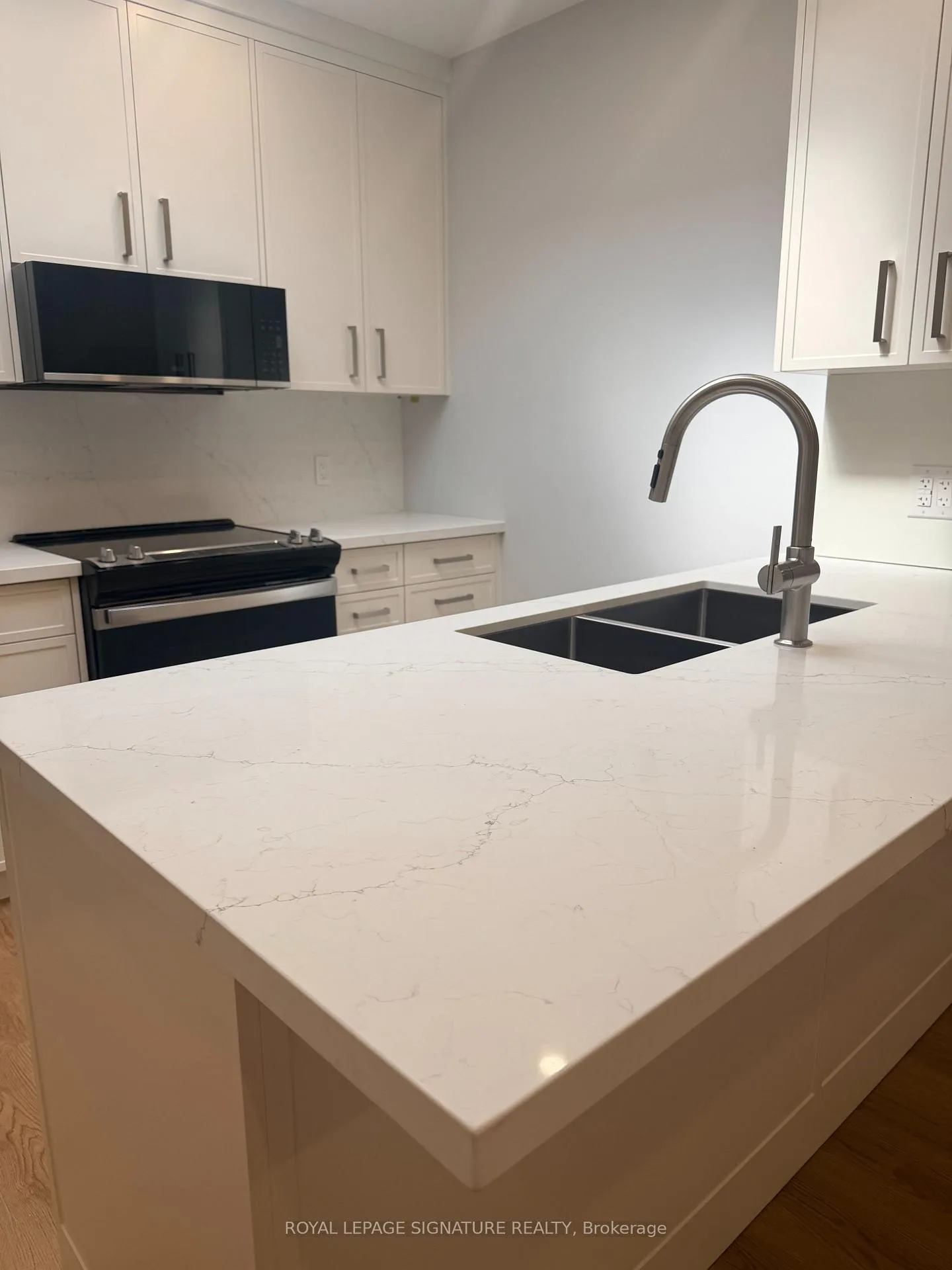 Photo 6 of Unit 2, 1727A Bayview Avenue, Toronto, Leaside — HOMEH