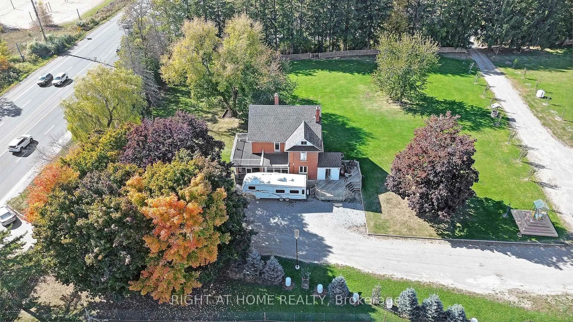 Photo 4 of 680 Winchester Road W, Whitby, Rural Whitby — HOMEH