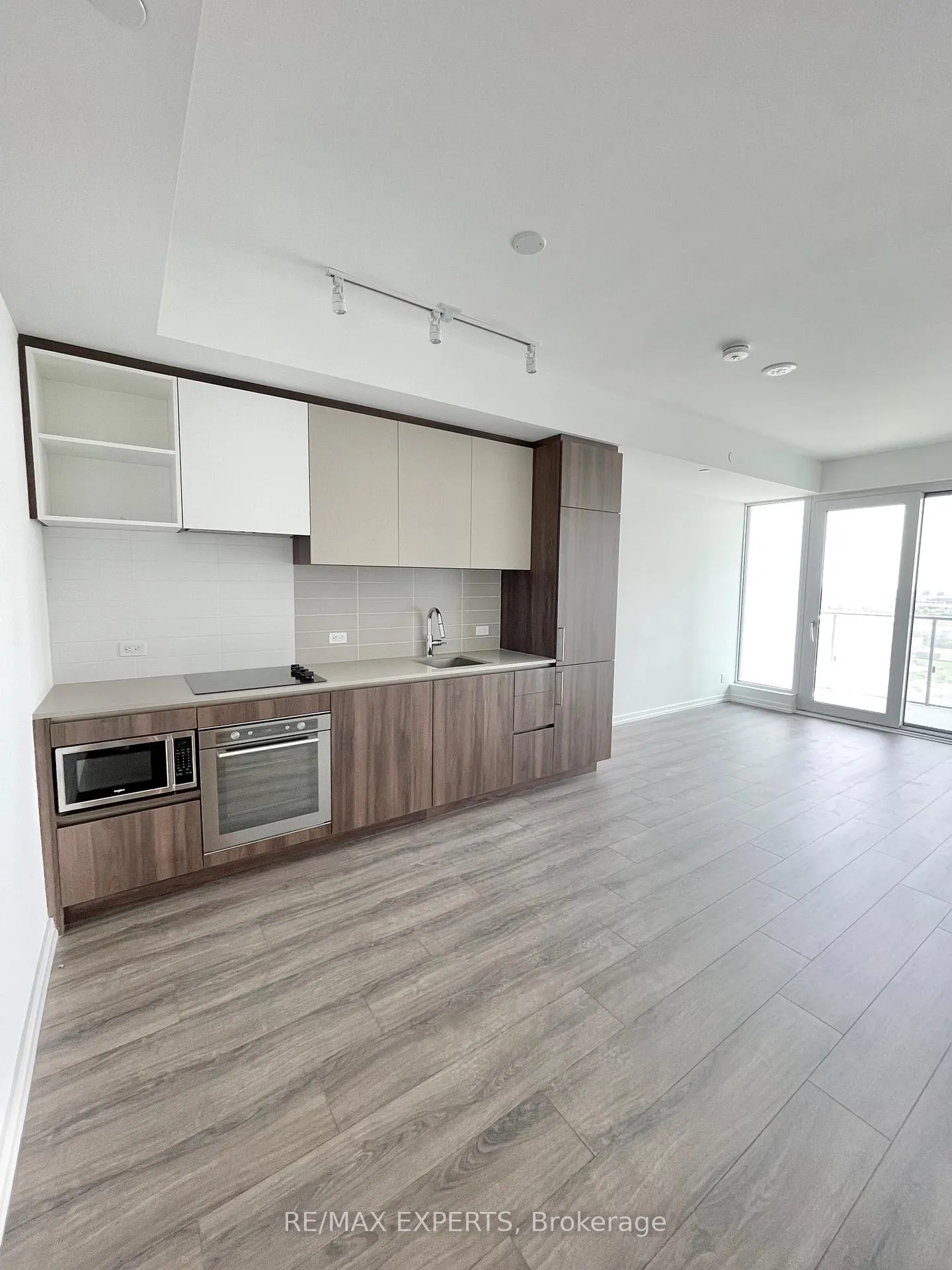 Photo 9 of Unit 2001, 7890 Jane Street, Vaughan, Vaughan Corporate Centre — HOMEH