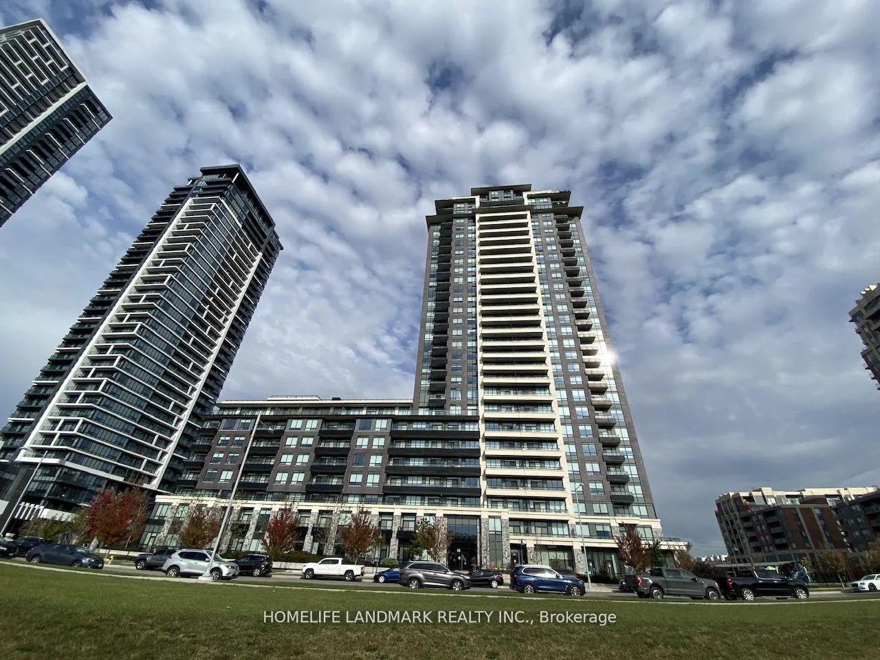 Photo 1 of Unit 811, 15 Water Walk Drive, Markham, Unionville — HOMEH