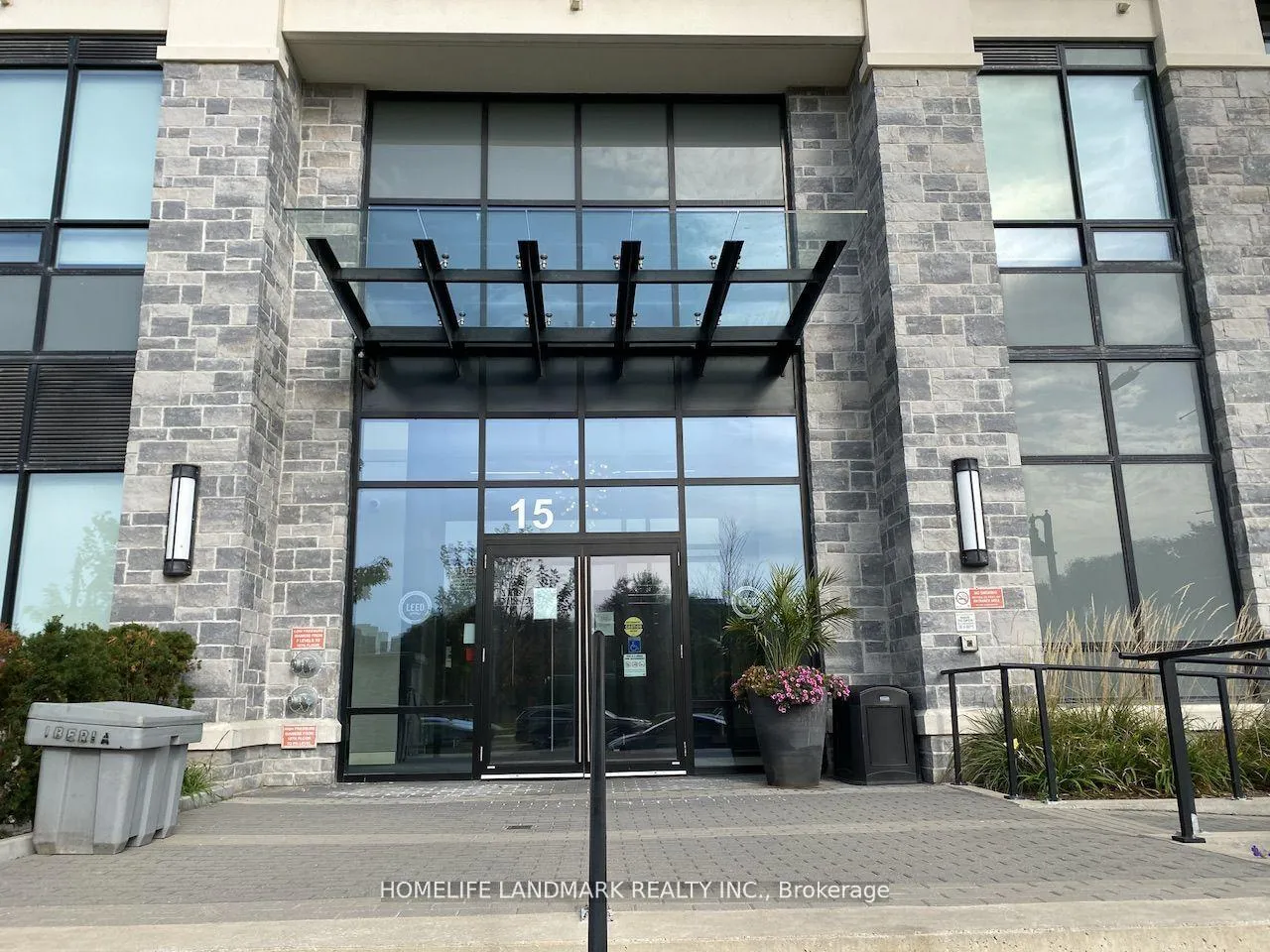 Photo 2 of Unit 811, 15 Water Walk Drive, Markham, Unionville — HOMEH