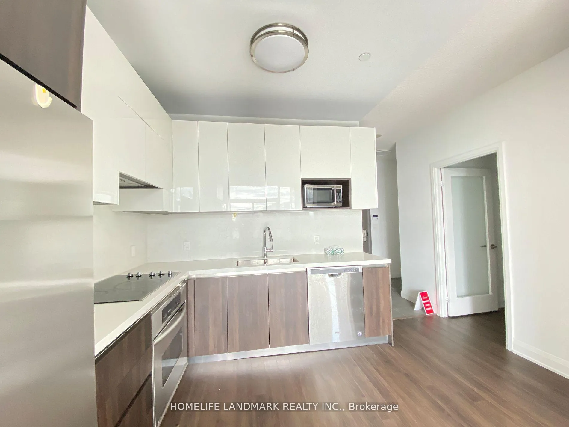 Photo 6 of Unit 811, 15 Water Walk Drive, Markham, Unionville — HOMEH