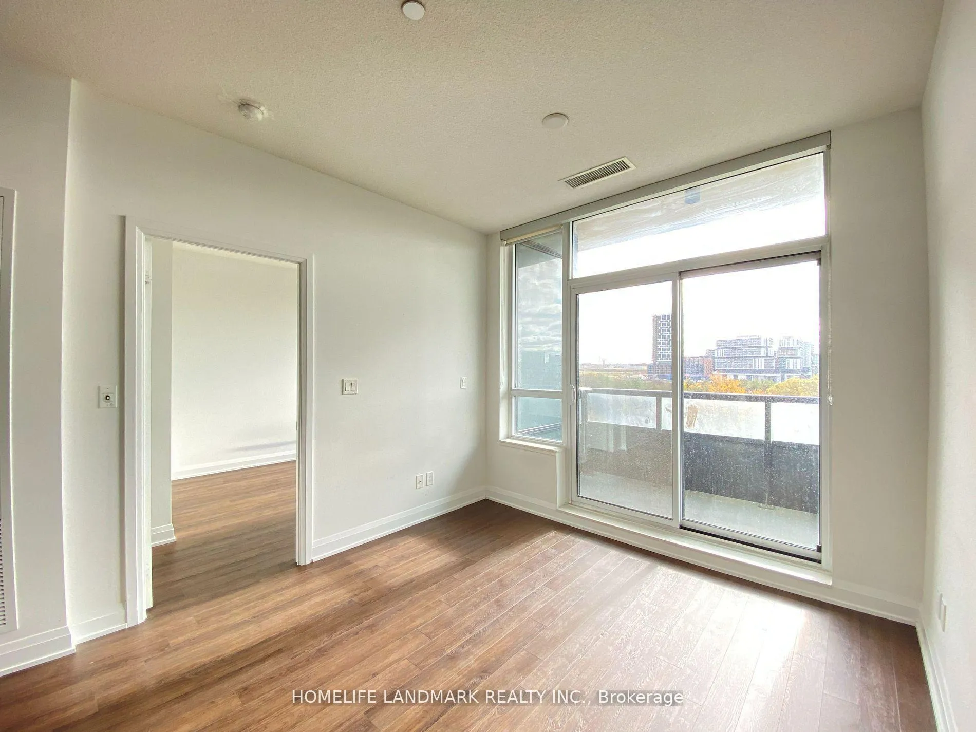 Photo 8 of Unit 811, 15 Water Walk Drive, Markham, Unionville — HOMEH