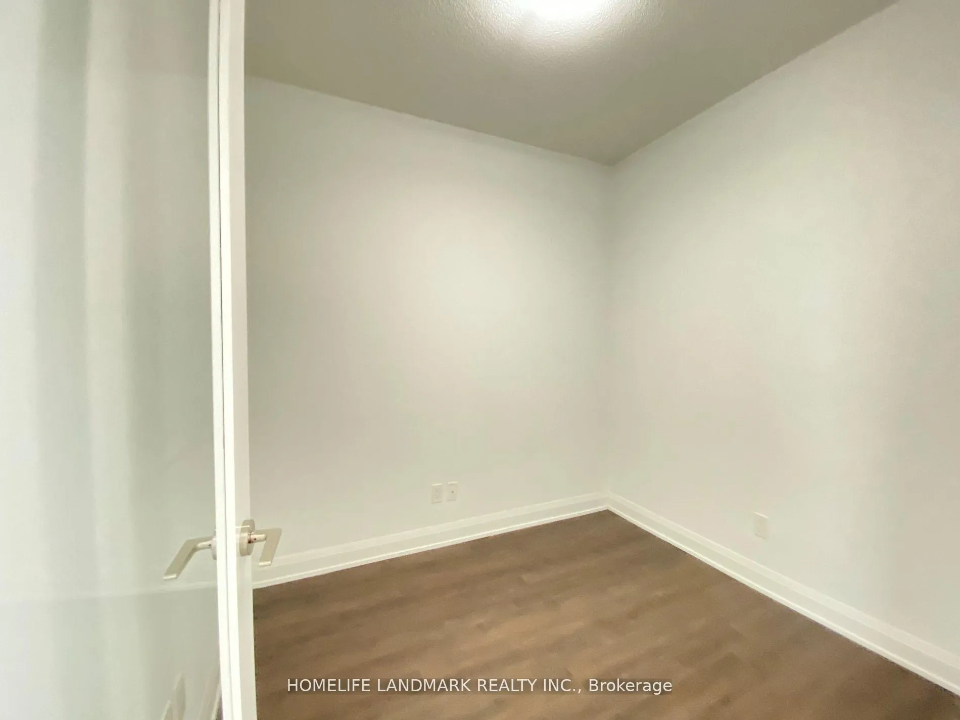 Photo 10 of Unit 811, 15 Water Walk Drive, Markham, Unionville — HOMEH