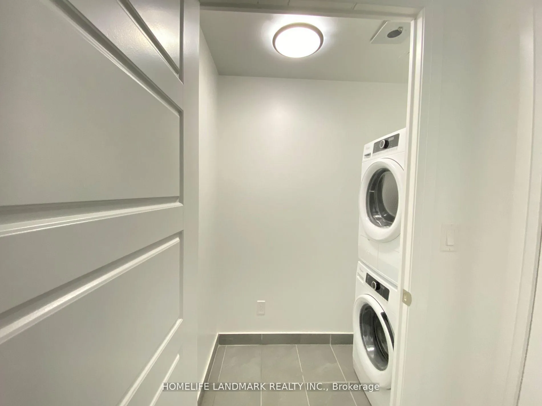 Photo 12 of Unit 811, 15 Water Walk Drive, Markham, Unionville — HOMEH
