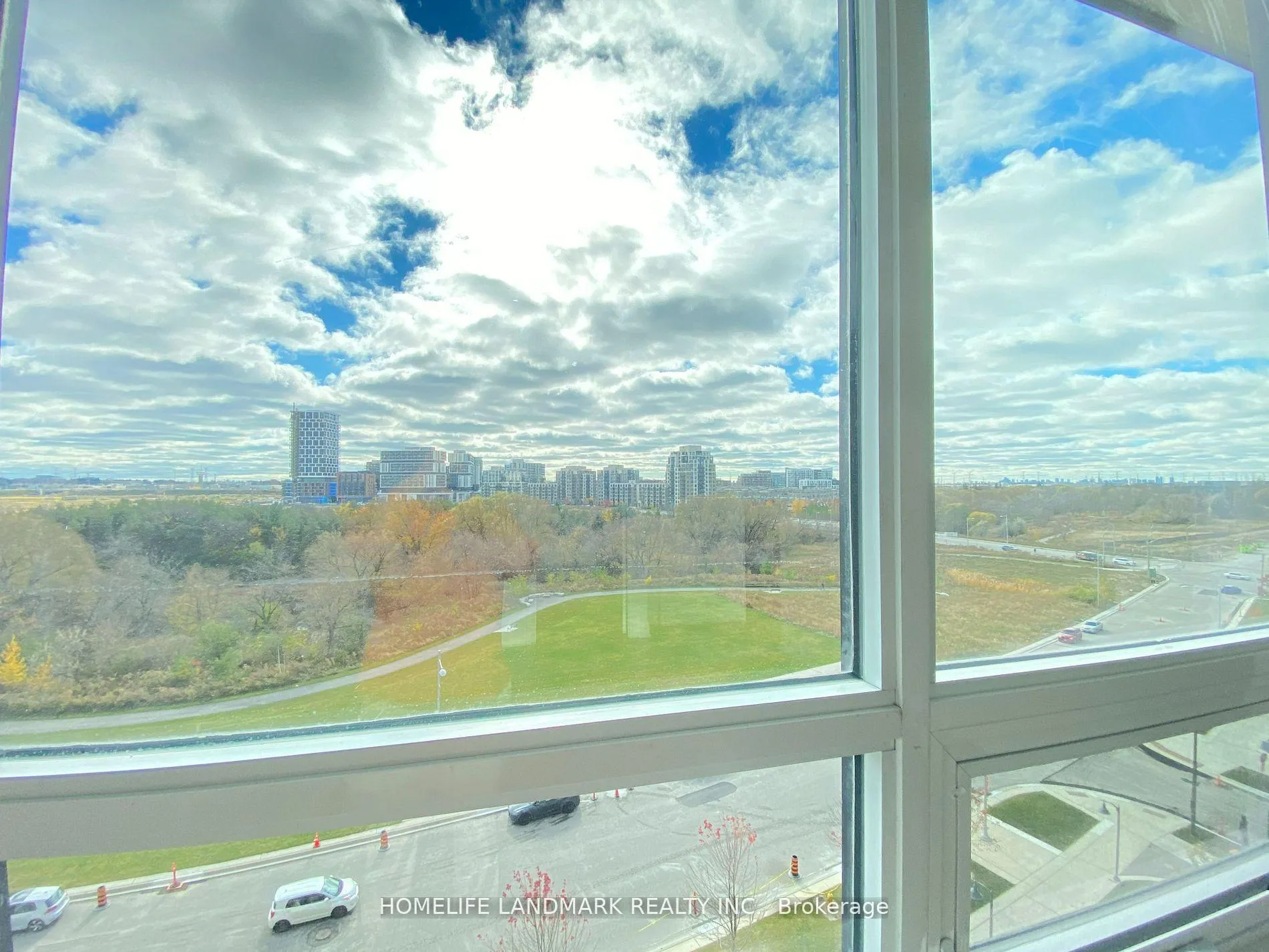 Photo 13 of Unit 811, 15 Water Walk Drive, Markham, Unionville — HOMEH