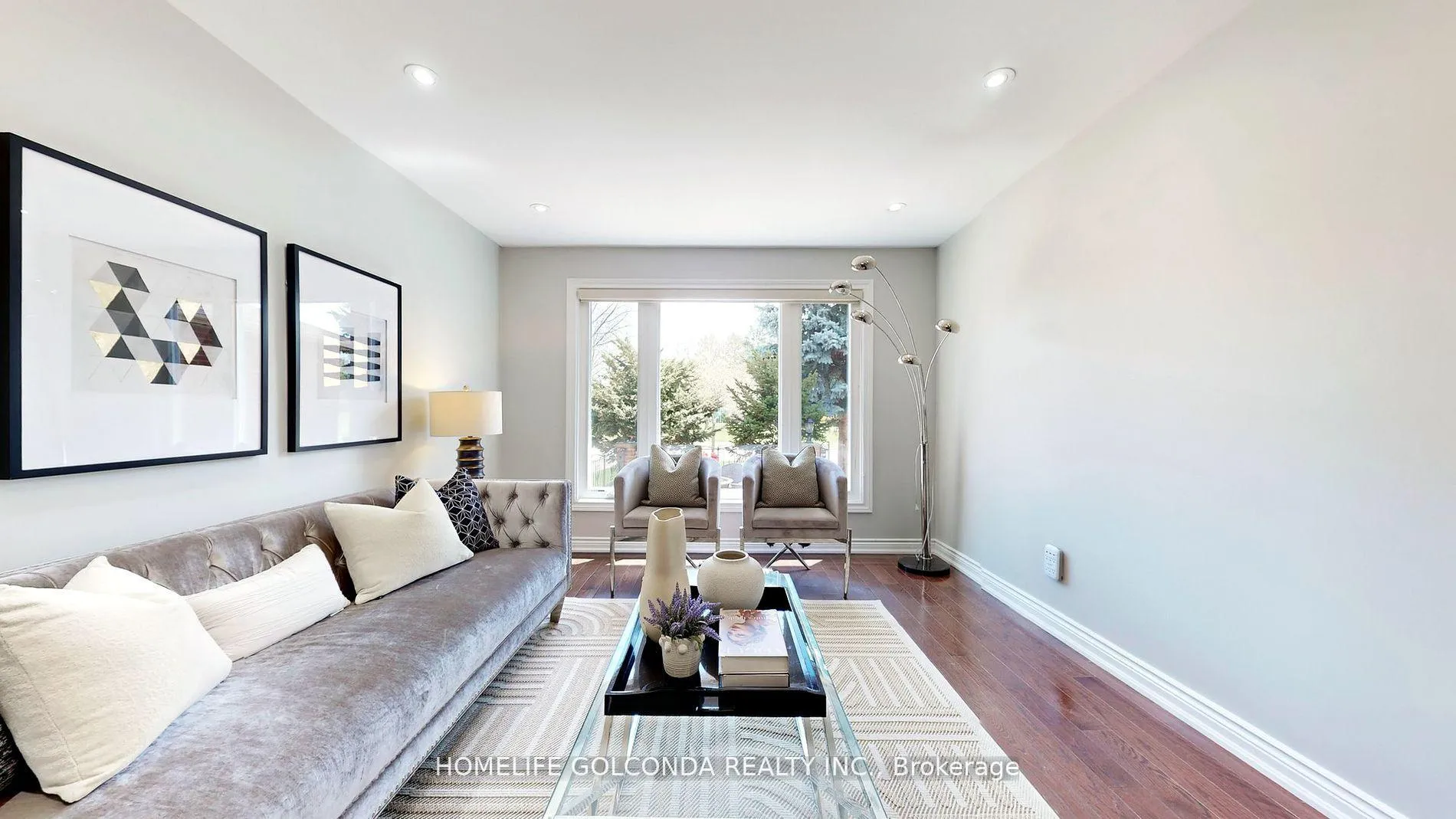 Photo 4 of 310 Airdrie Drive, Vaughan, East Woodbridge — HOMEH