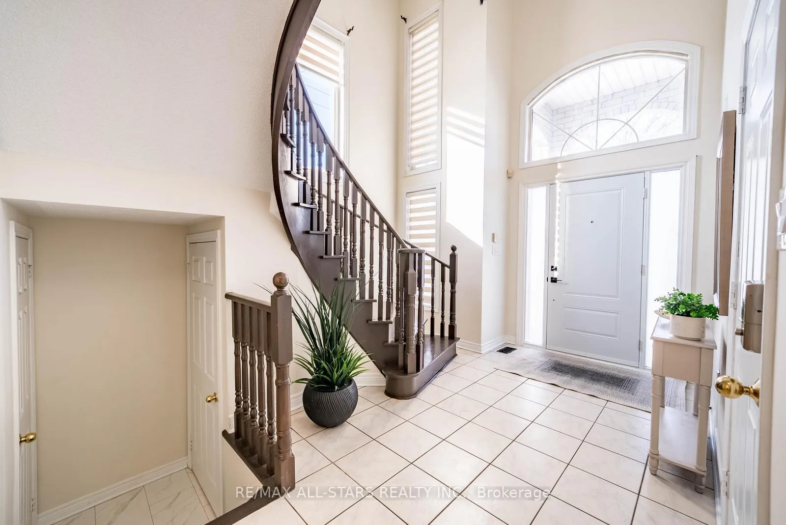 Photo 10 of 2241 Old Rutherford Road, Vaughan, Maple — HOMEH