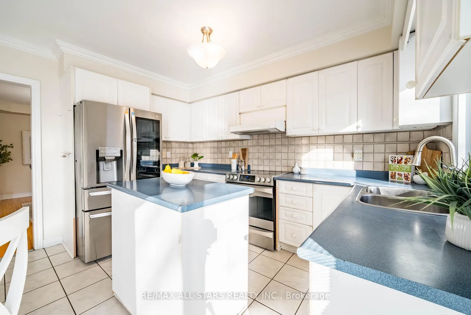 Photo 23 of 2241 Old Rutherford Road, Vaughan, Maple — HOMEH
