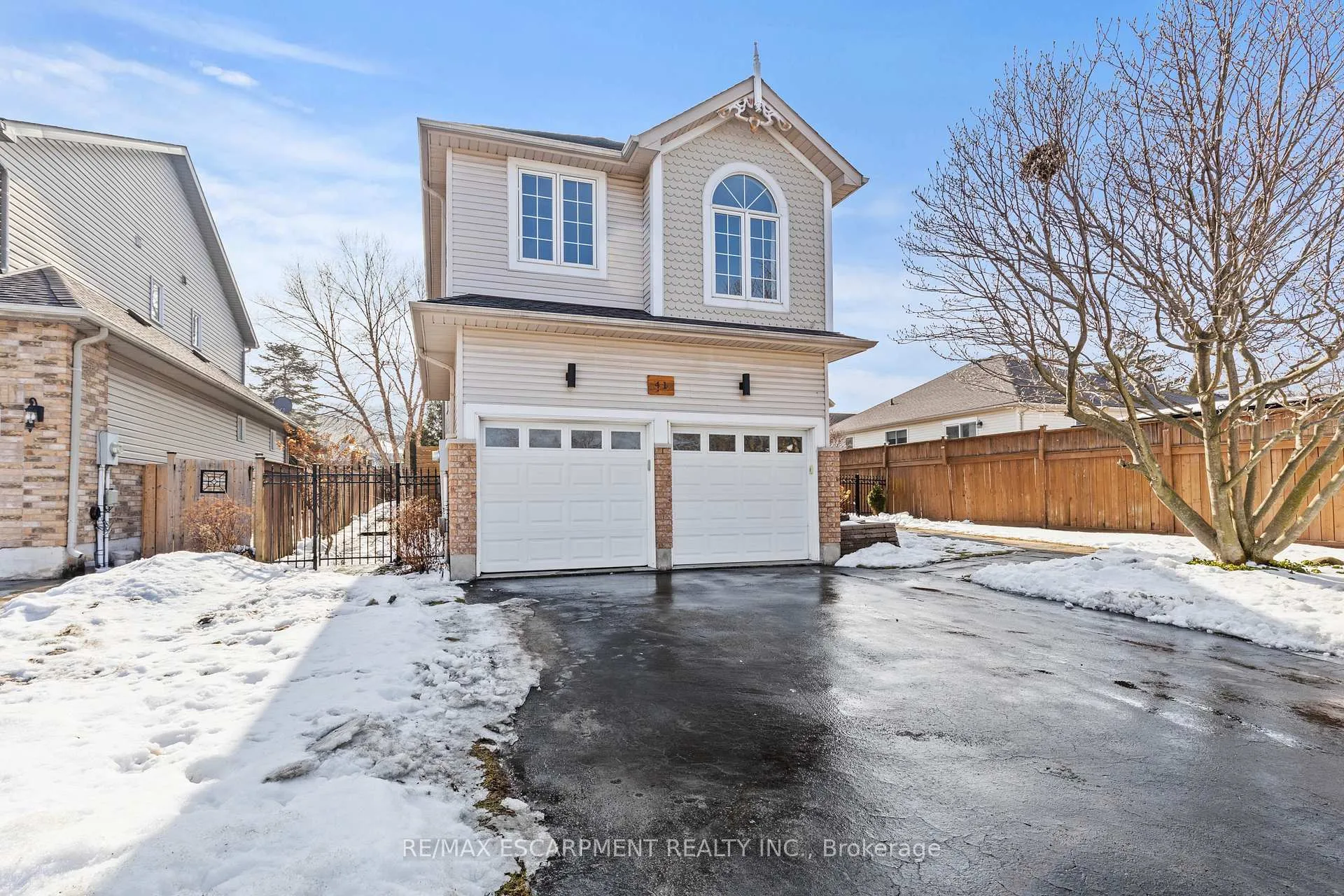 Photo 2 of 41 Griffith Drive, Grimsby, Grimsby East — HOMEH