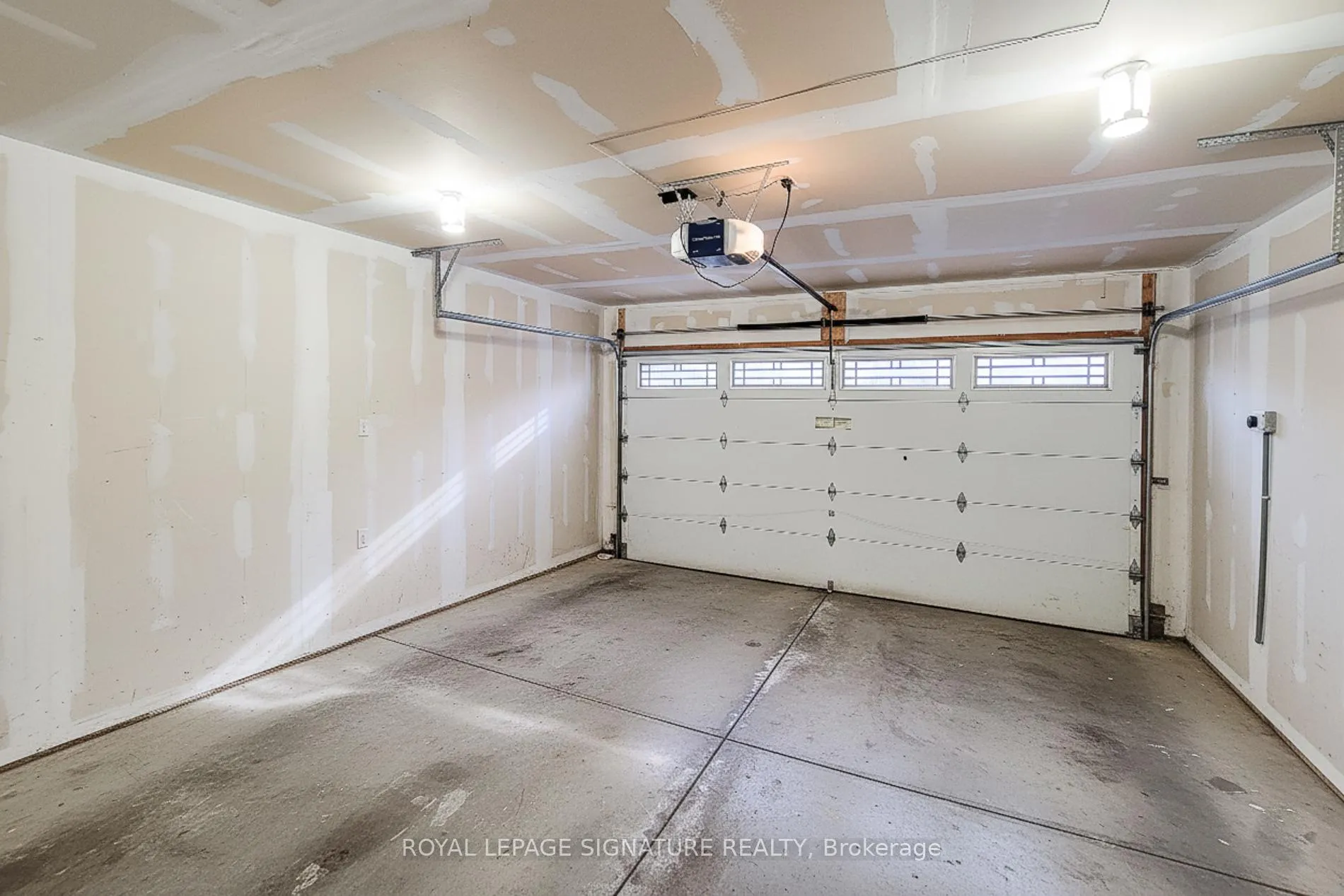 Photo 5 of 59 Robertson Road, Hamilton, Meadowlands — HOMEH