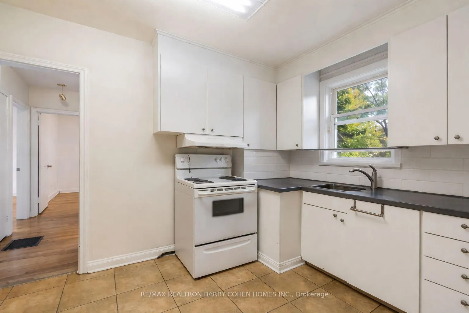 Photo 3 of 88 Steeles Avenue E, Markham, Grandview — HOMEH